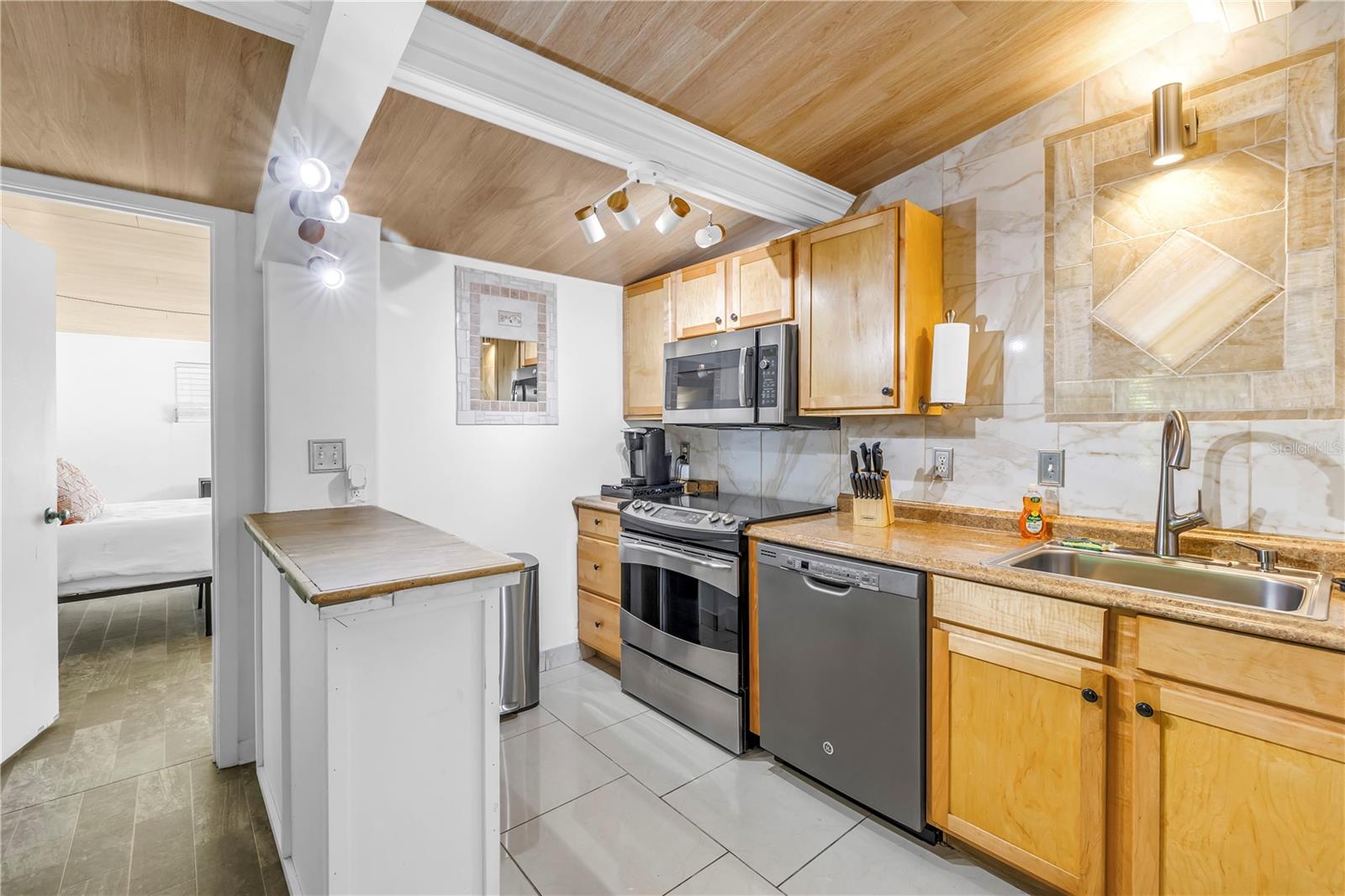 Image 10 of 30 For 844 Brookwood Drive S