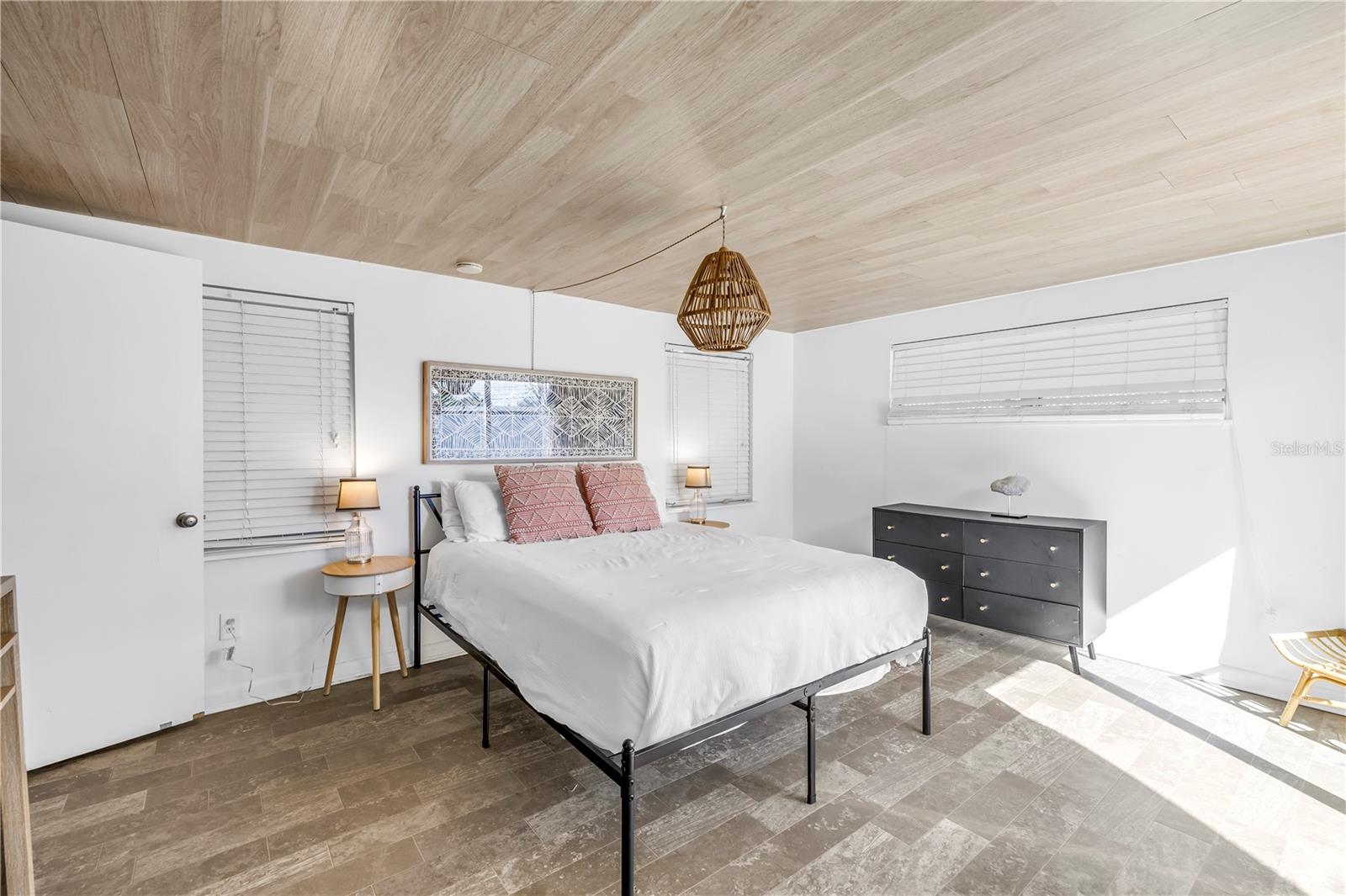 Image 12 of 30 For 844 Brookwood Drive S