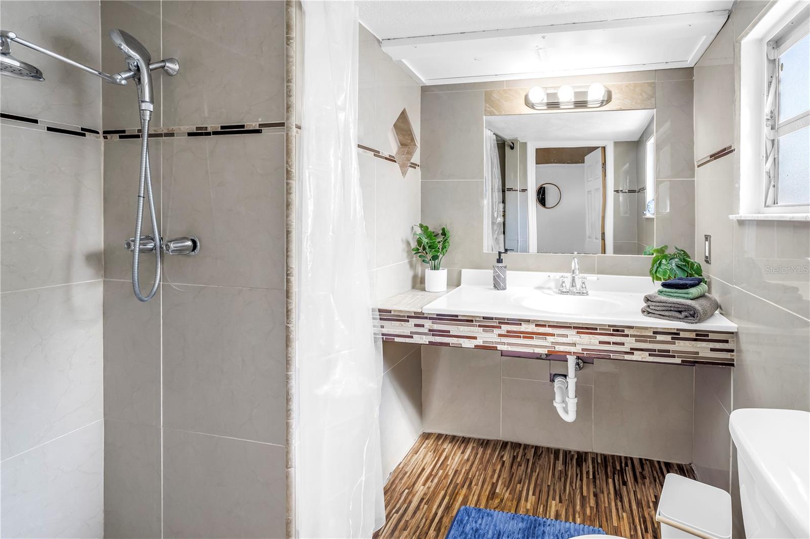 Image 19 of 30 For 844 Brookwood Drive S