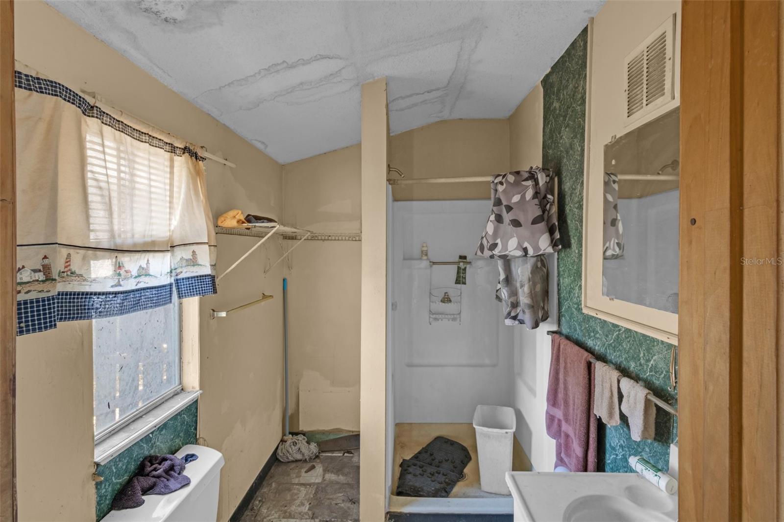 Image 44 of 57 For 1796 Harbor Drive