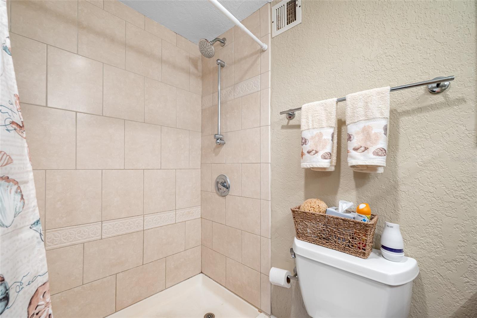 Image 22 of 55 For 880 Mandalay Avenue N207