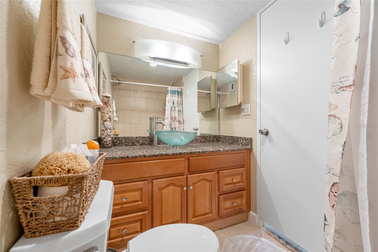 Image 23 of 55 For 880 Mandalay Avenue N207