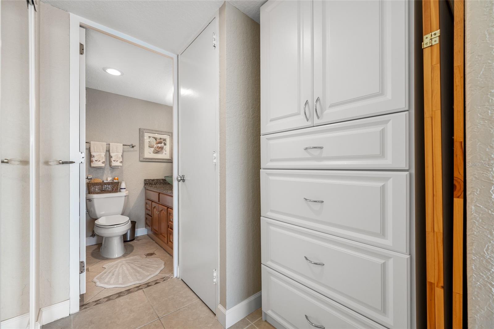 Image 25 of 55 For 880 Mandalay Avenue N207