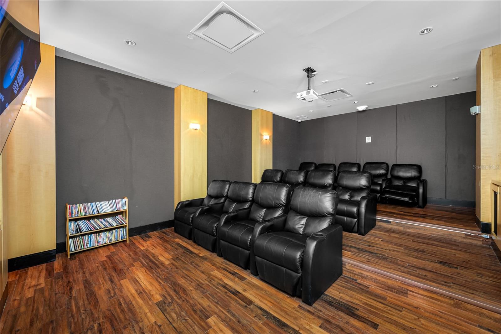 Image 50 of 55 For 880 Mandalay Avenue N207