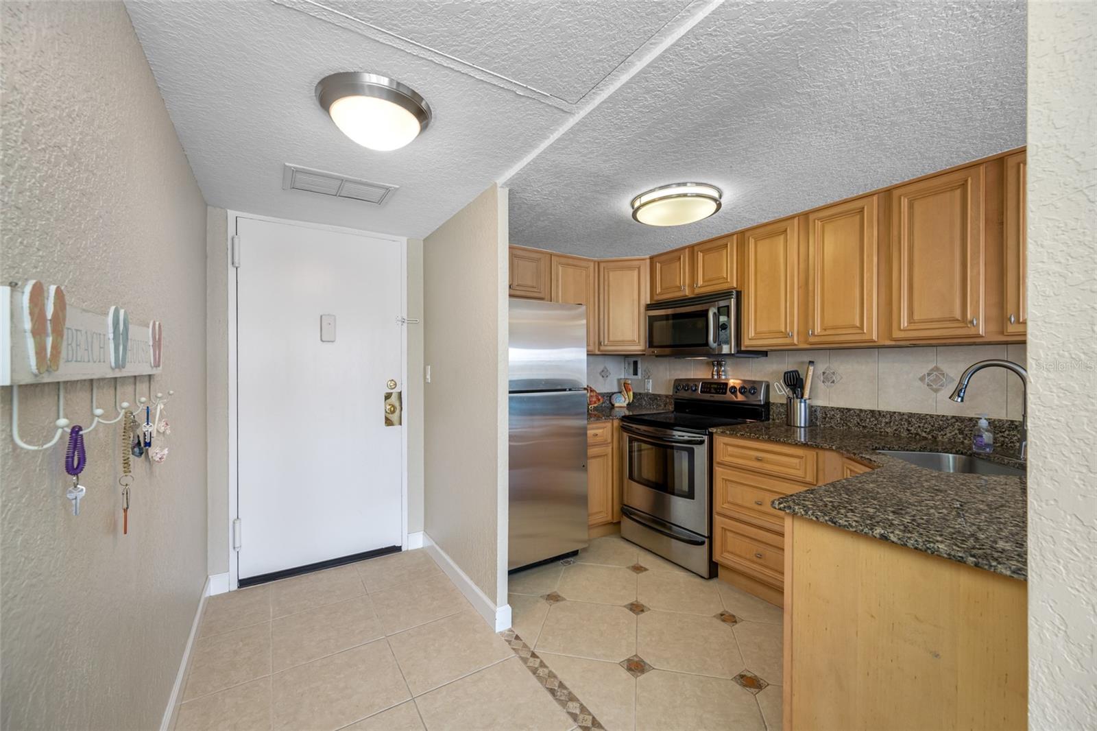 Image 7 of 55 For 880 Mandalay Avenue N207