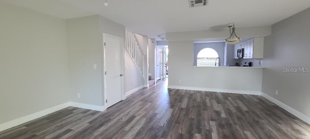 Image 3 of 24 For 1517 Chateaux De Ville Court