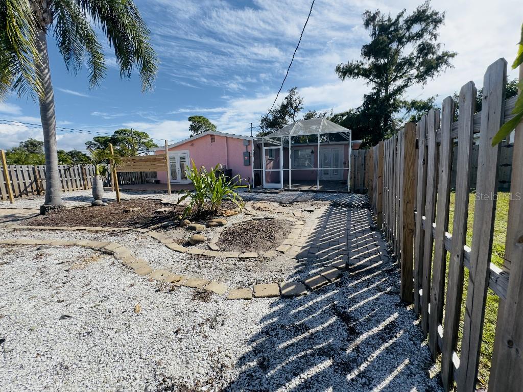 Image 33 of 37 For 20 Euclid Avenue