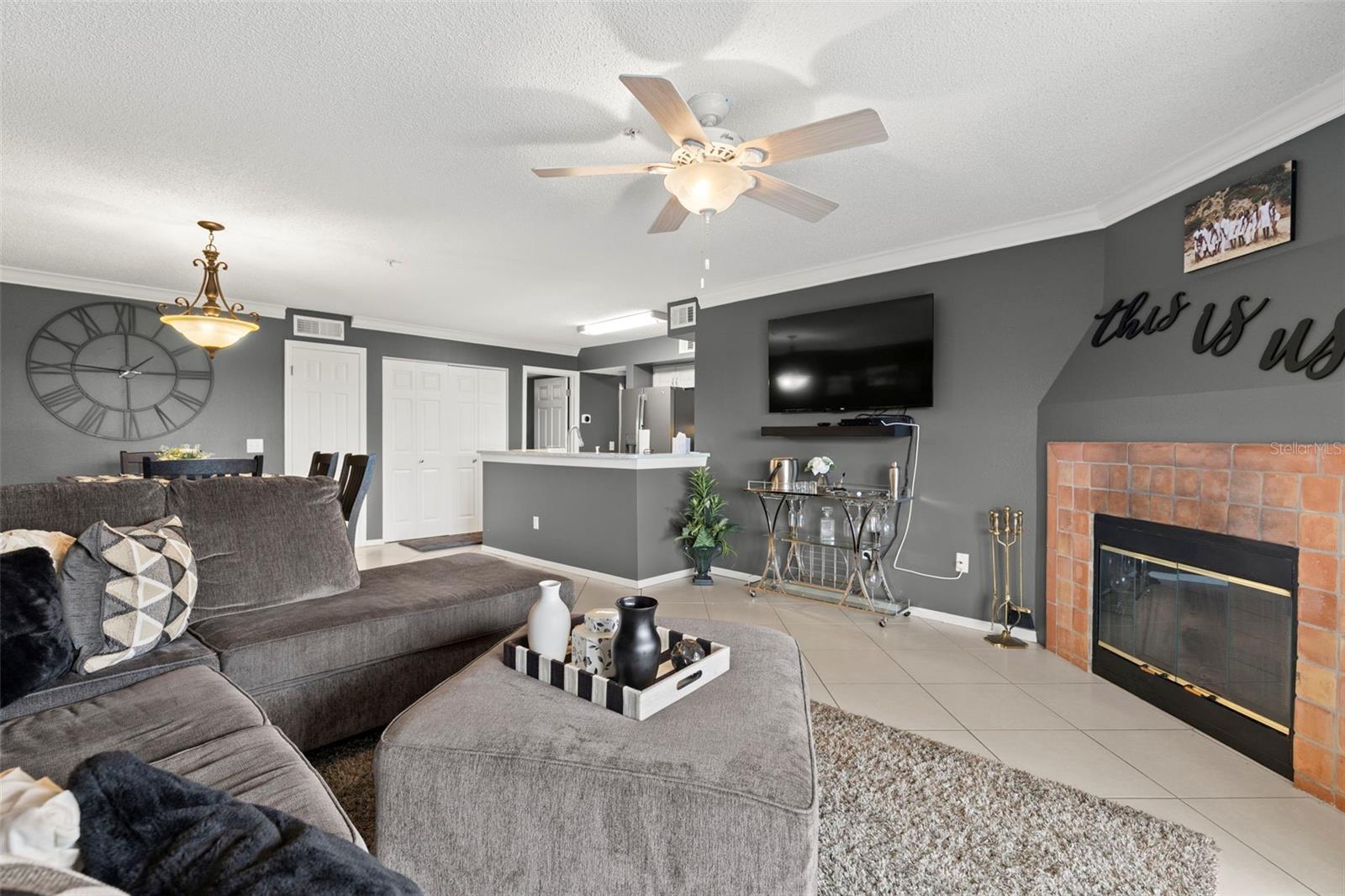 Listing photo id 9 for 2400 Feather Sound Drive 636