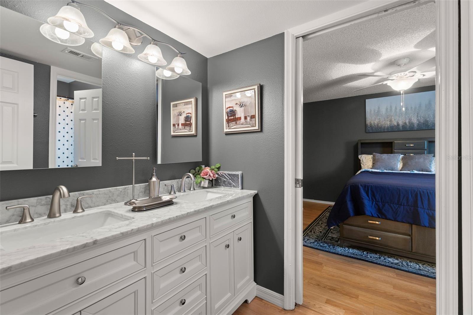 Listing photo id 17 for 2400 Feather Sound Drive 636