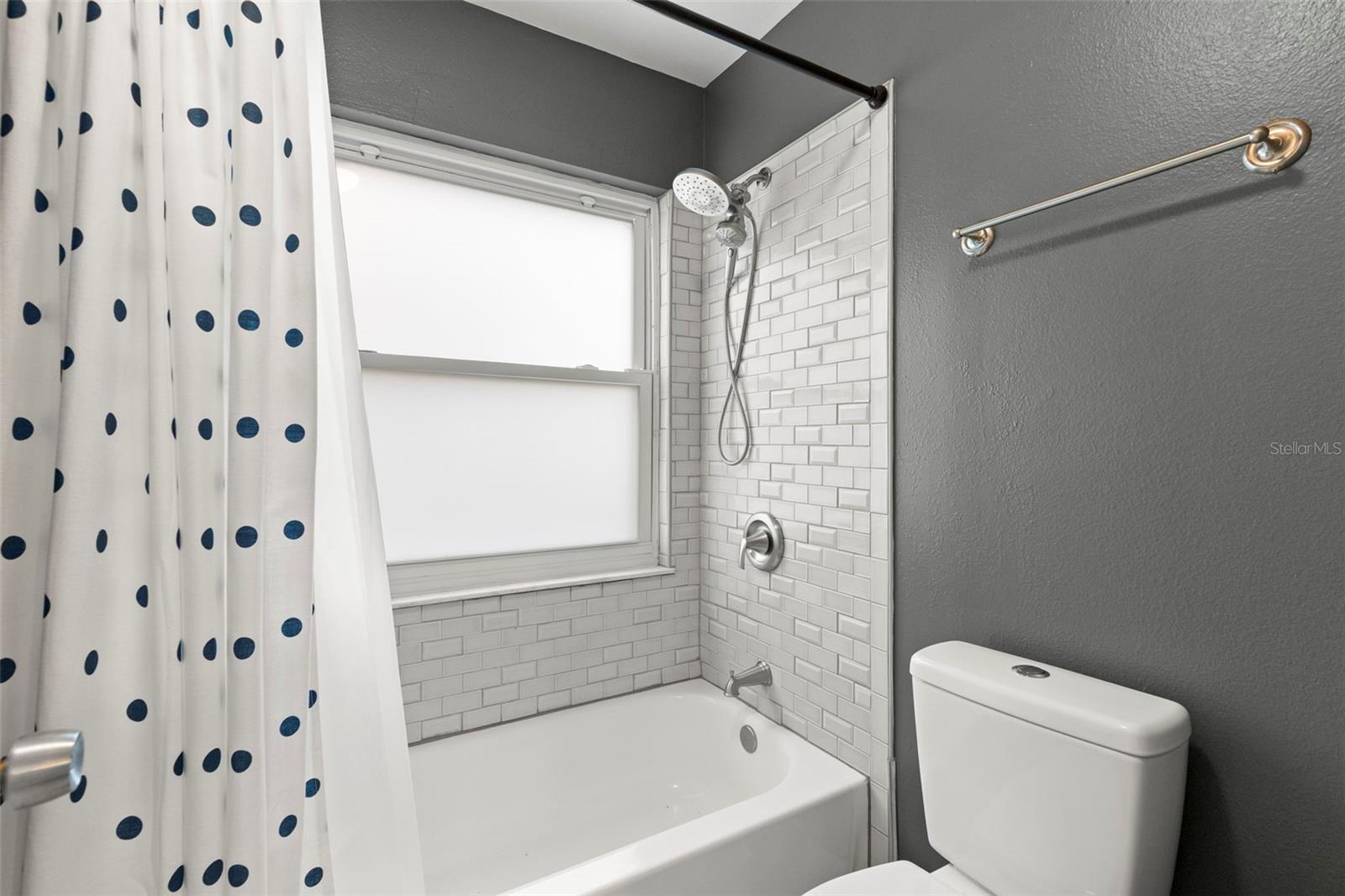 Listing photo id 18 for 2400 Feather Sound Drive 636