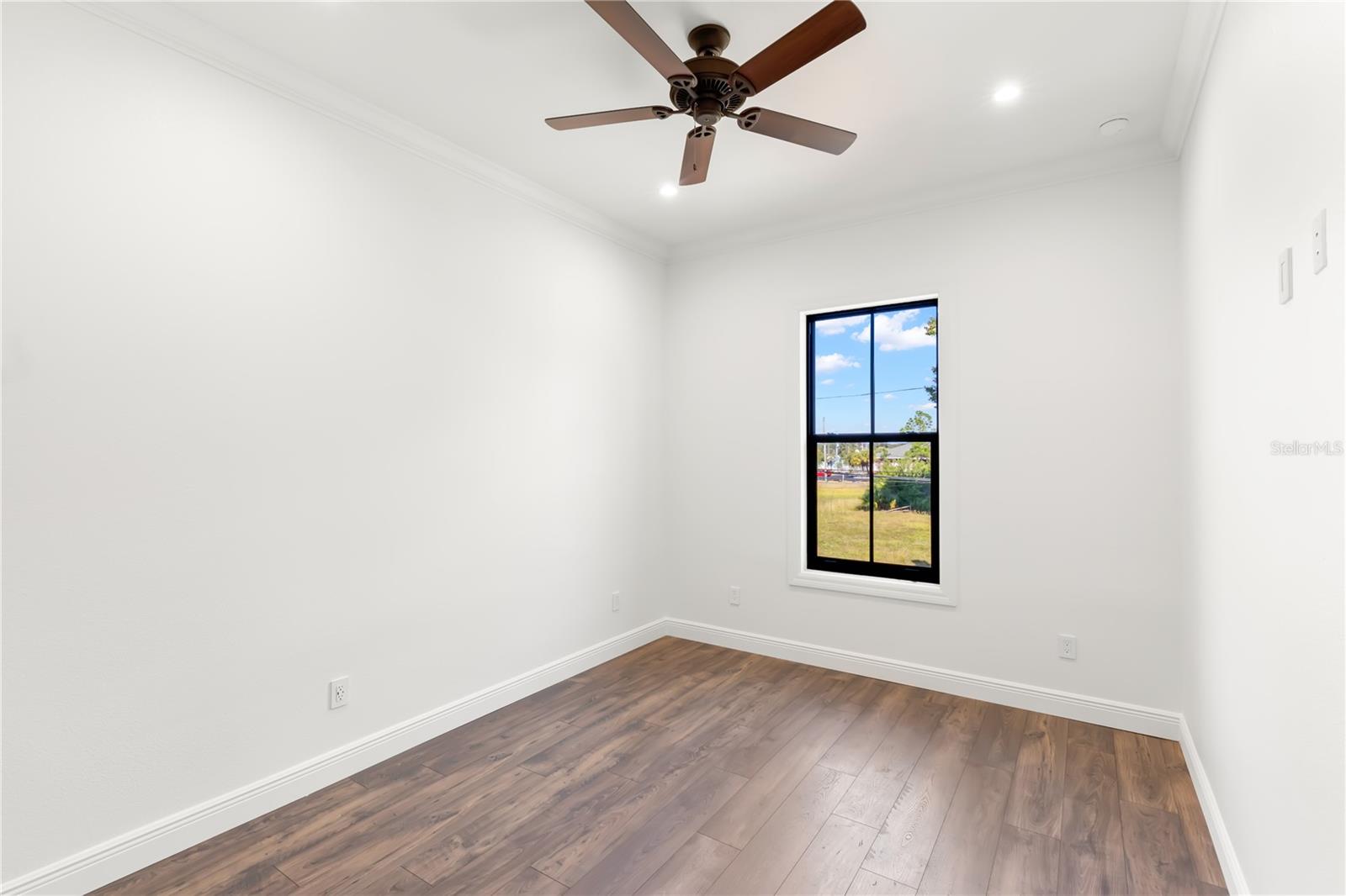 Image 11 of 46 For 411 Tennessee Avenue