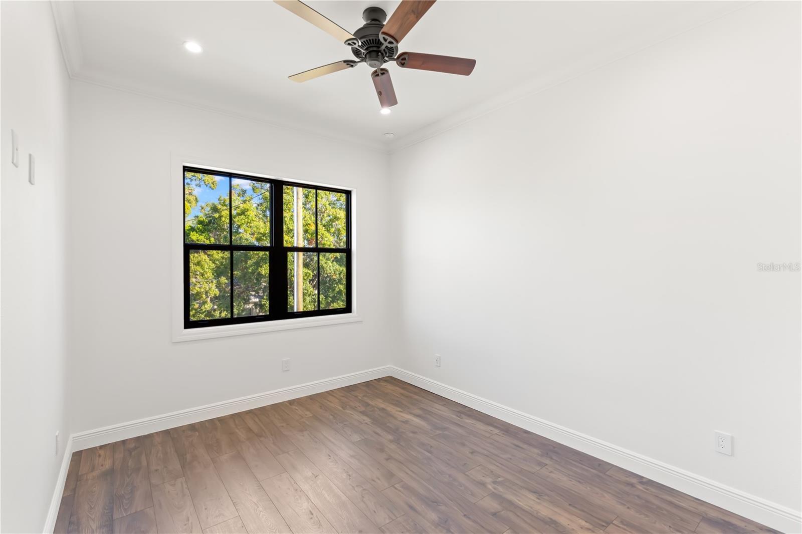 Image 12 of 46 For 411 Tennessee Avenue