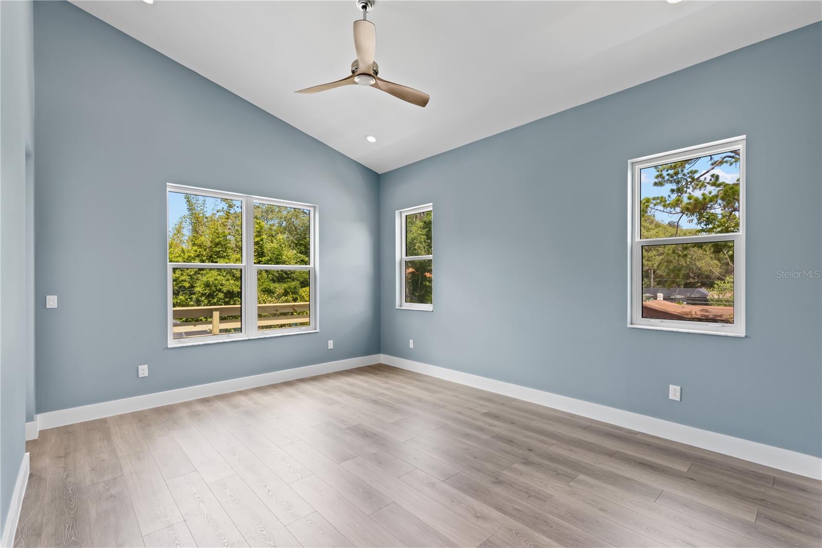 Image 26 of 46 For 411 Tennessee Avenue