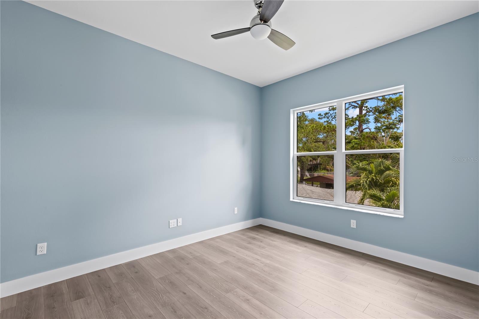 Image 28 of 46 For 411 Tennessee Avenue