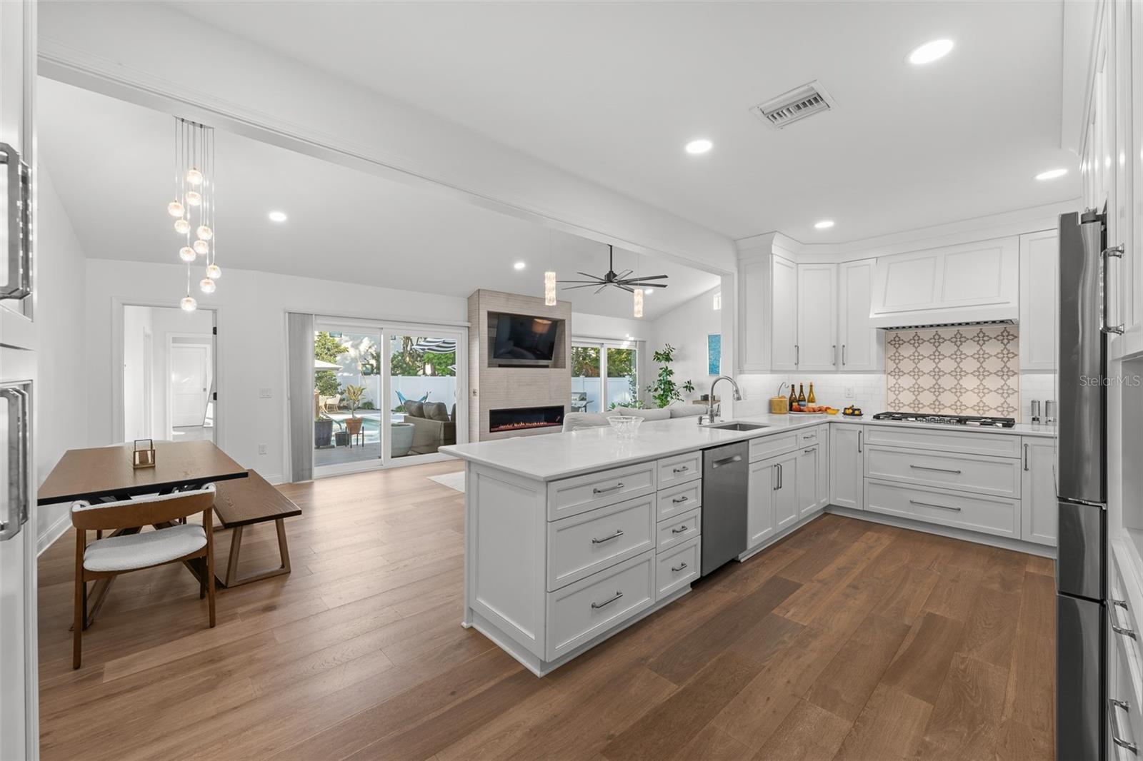 Image 10 of 30 For 220 Glen Avenue