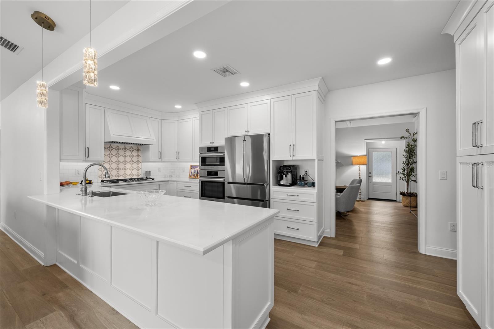 Image 11 of 30 For 220 Glen Avenue