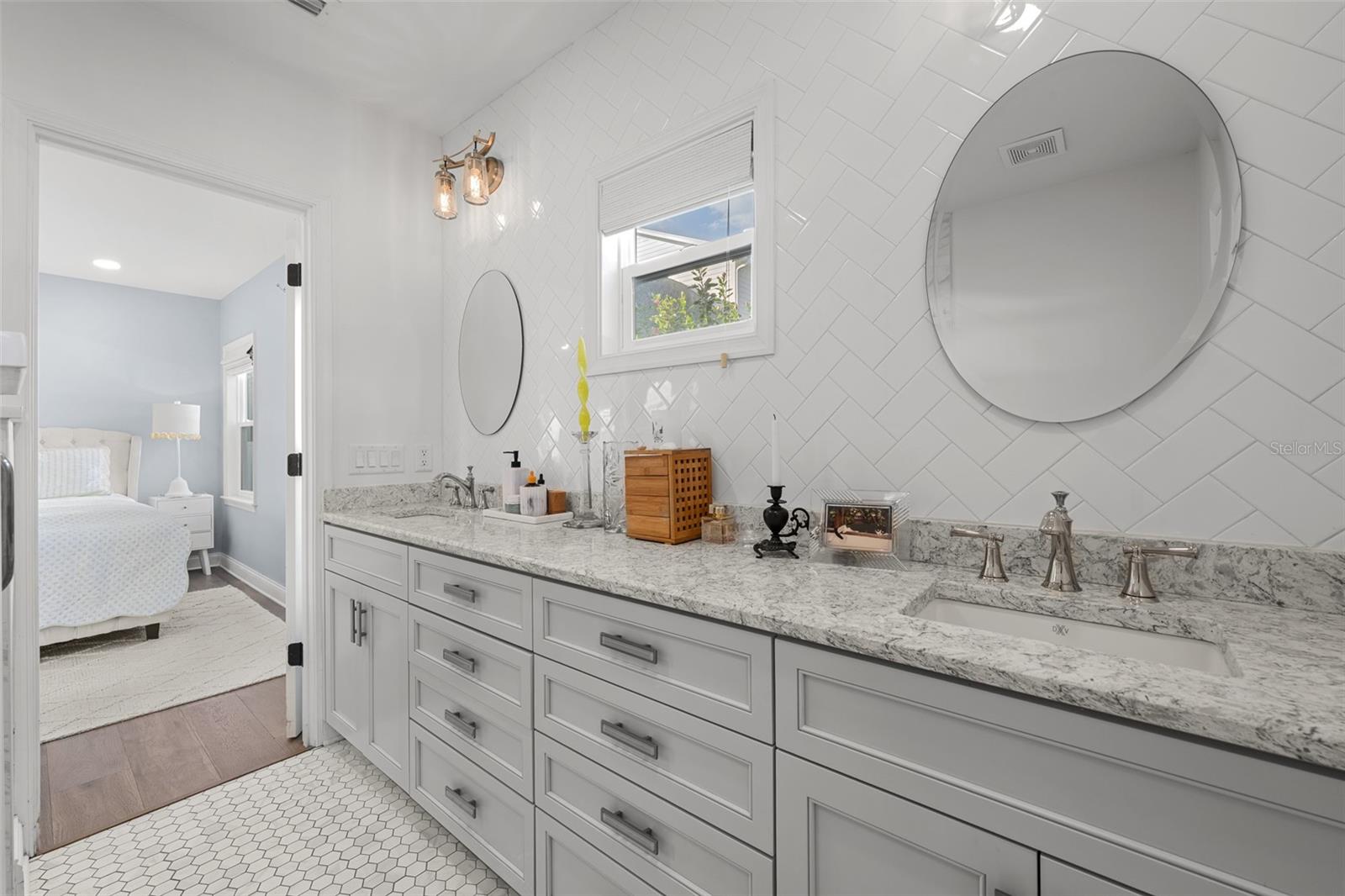 Image 15 of 30 For 220 Glen Avenue