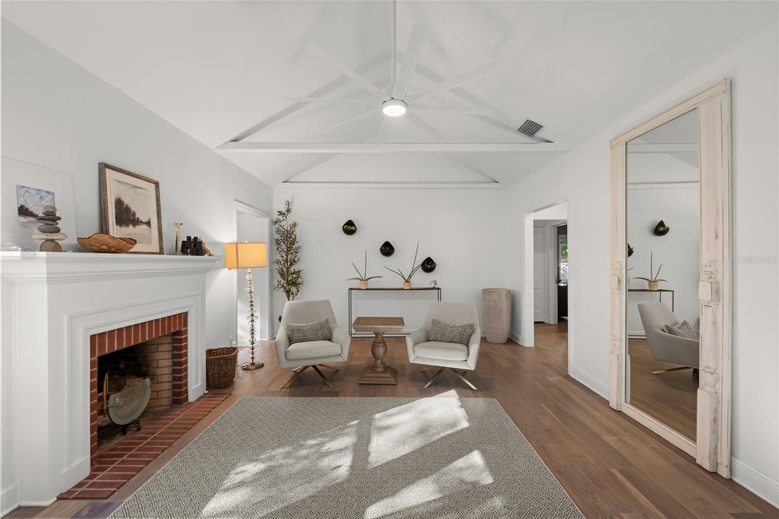 Image 3 of 30 For 220 Glen Avenue