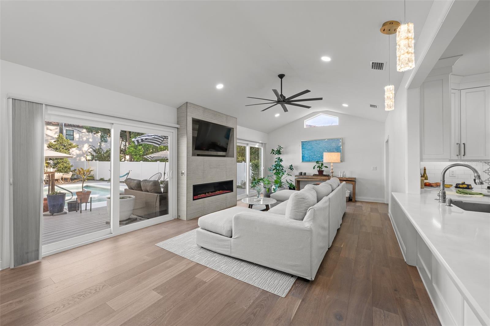 Image 6 of 30 For 220 Glen Avenue