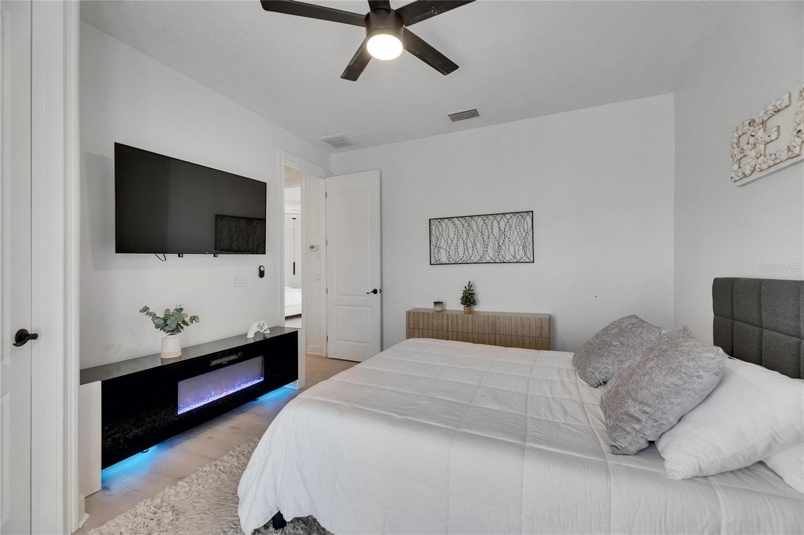 Image 29 of 64 For 6512 Simone Shores Circle