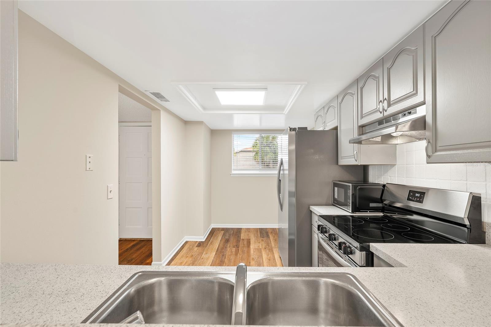 Image 10 of 26 For 6336 Newtown Circle B3