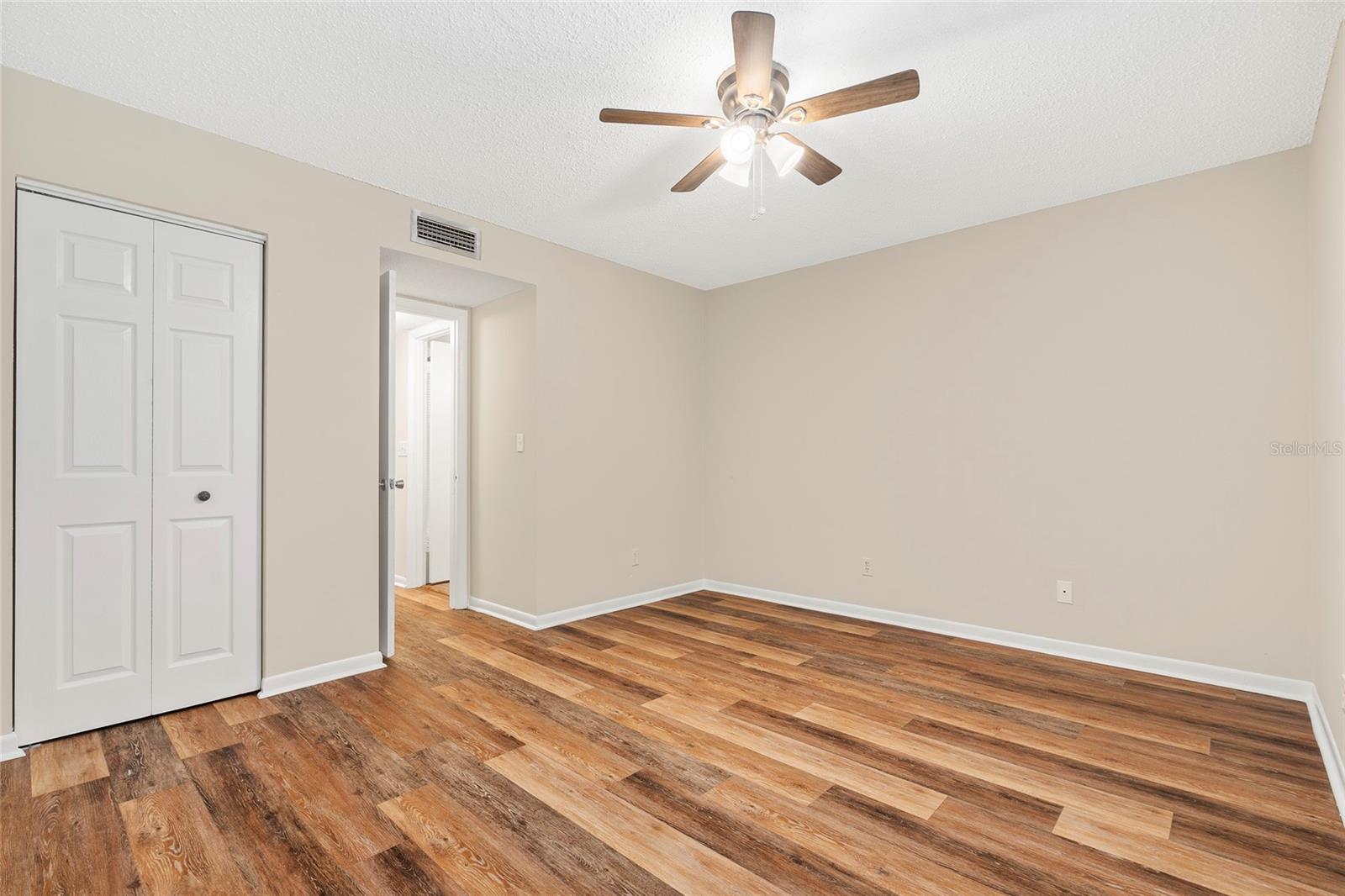 Image 18 of 26 For 6336 Newtown Circle B3