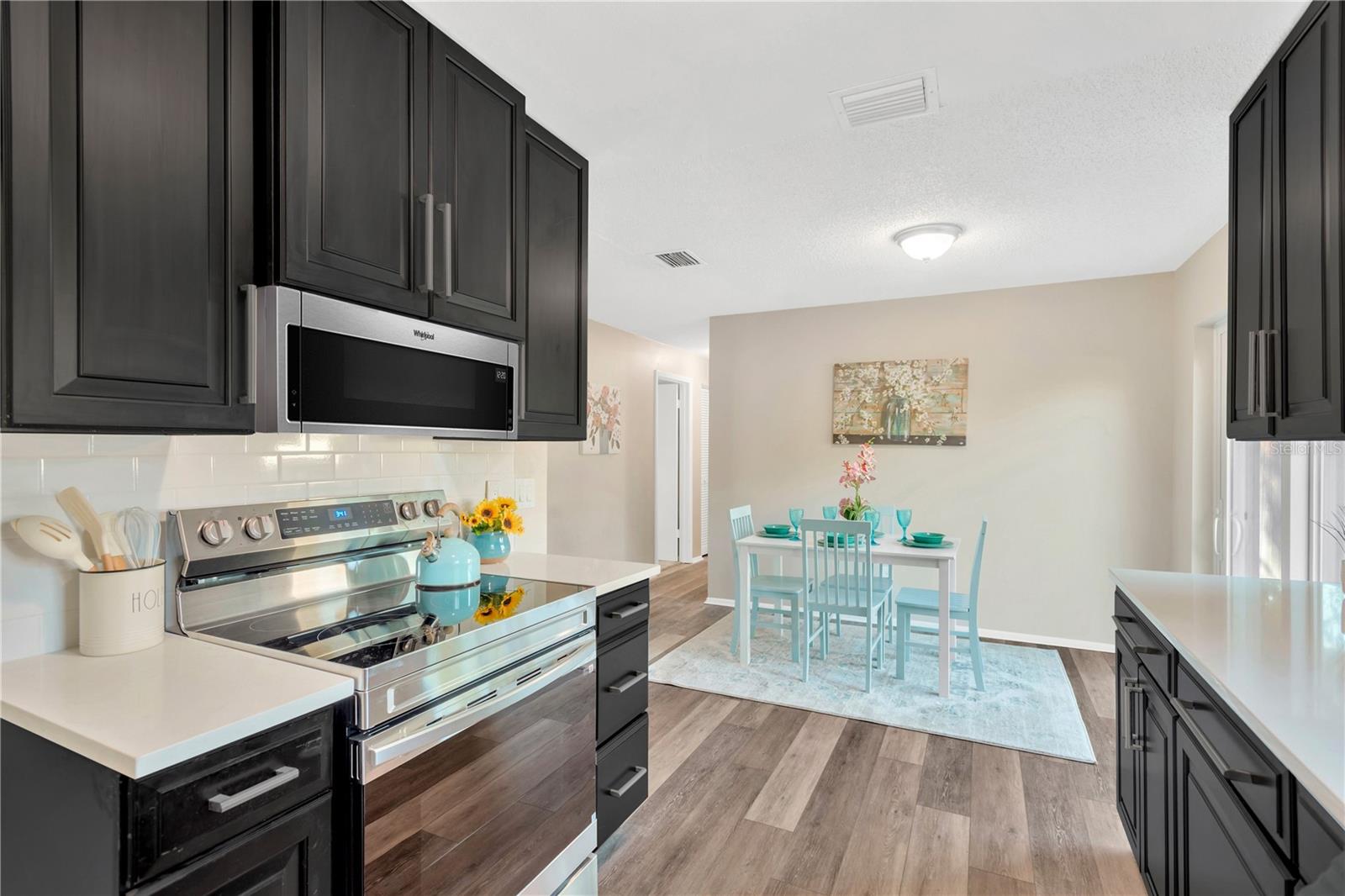 Image 3 of 23 For 6800 Lyman Avenue