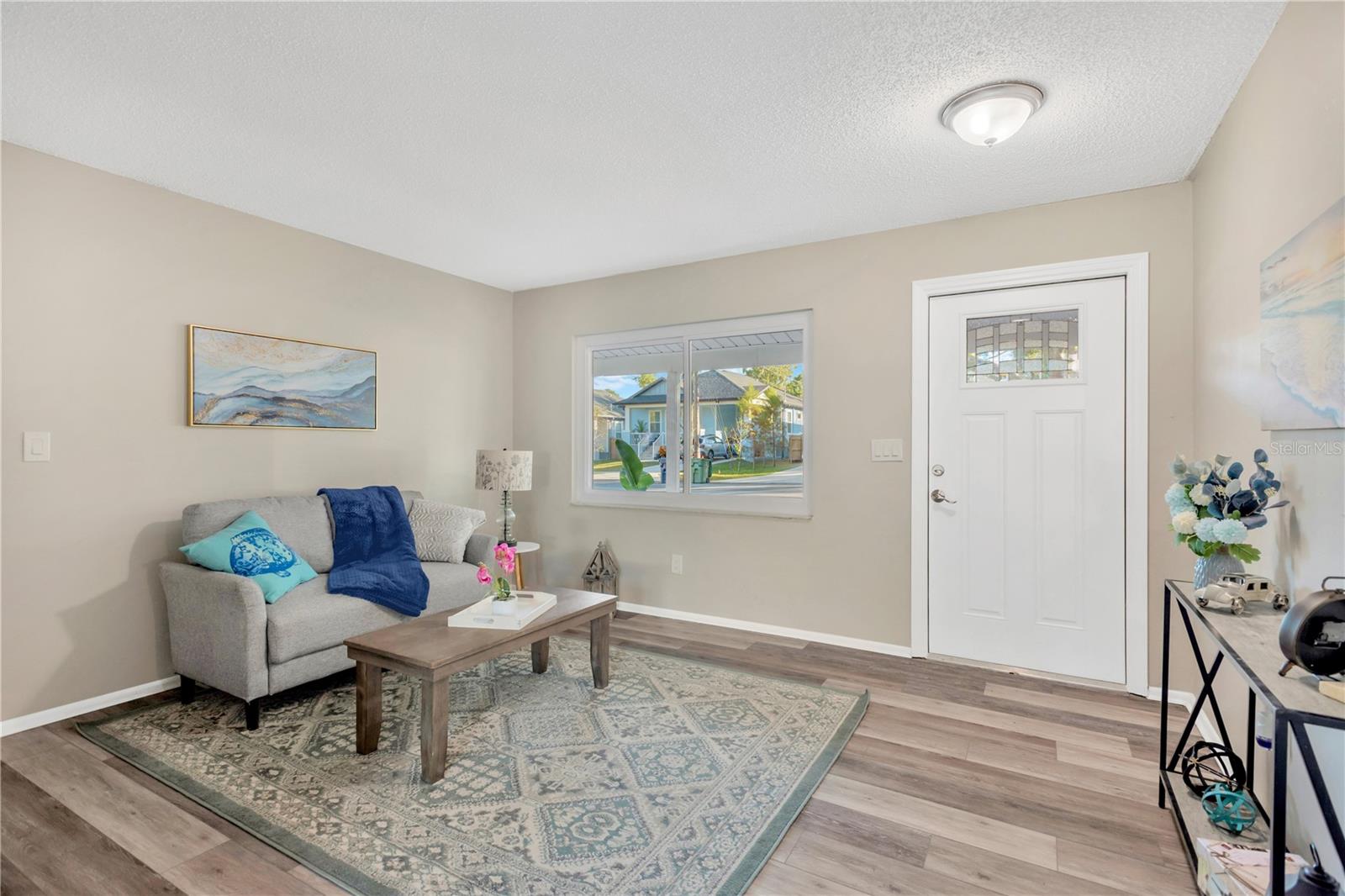 Image 4 of 23 For 6800 Lyman Avenue