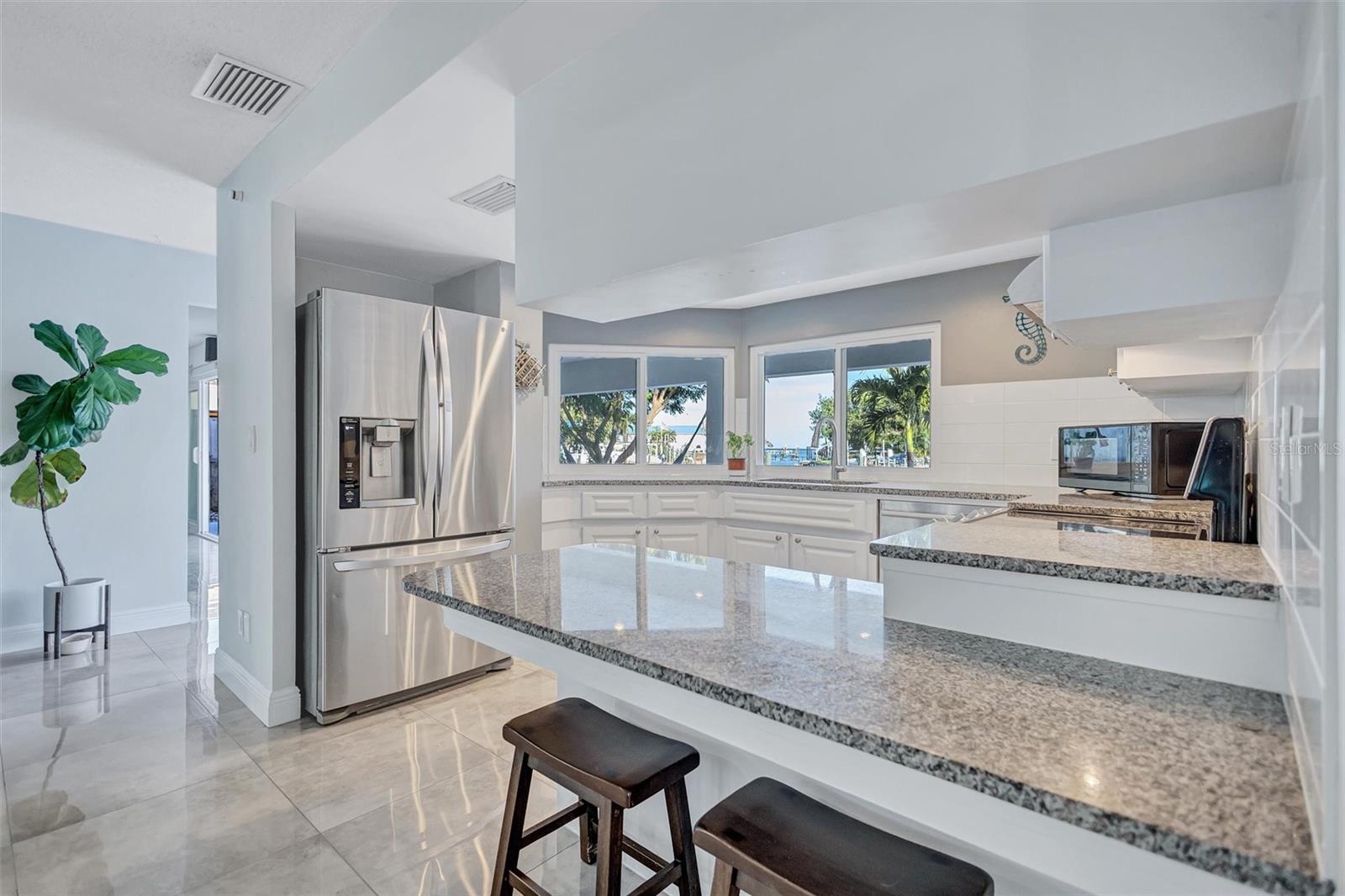 Image 10 of 53 For 4400 Beach Drive Se