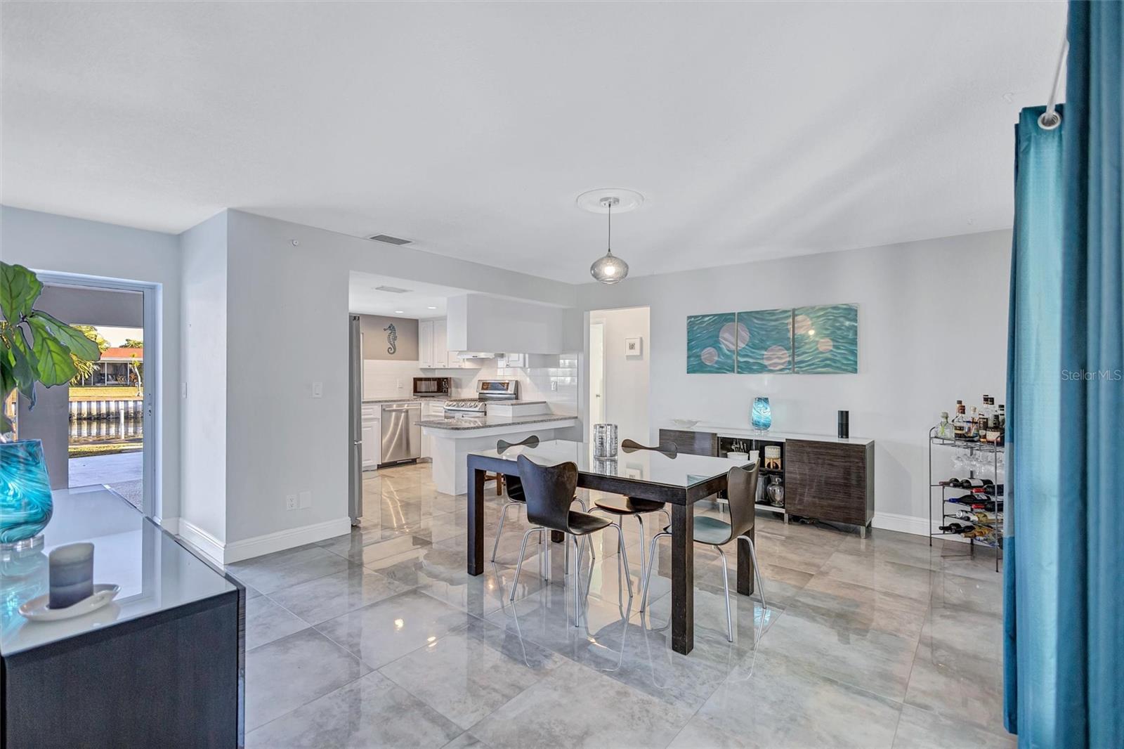 Image 15 of 53 For 4400 Beach Drive Se