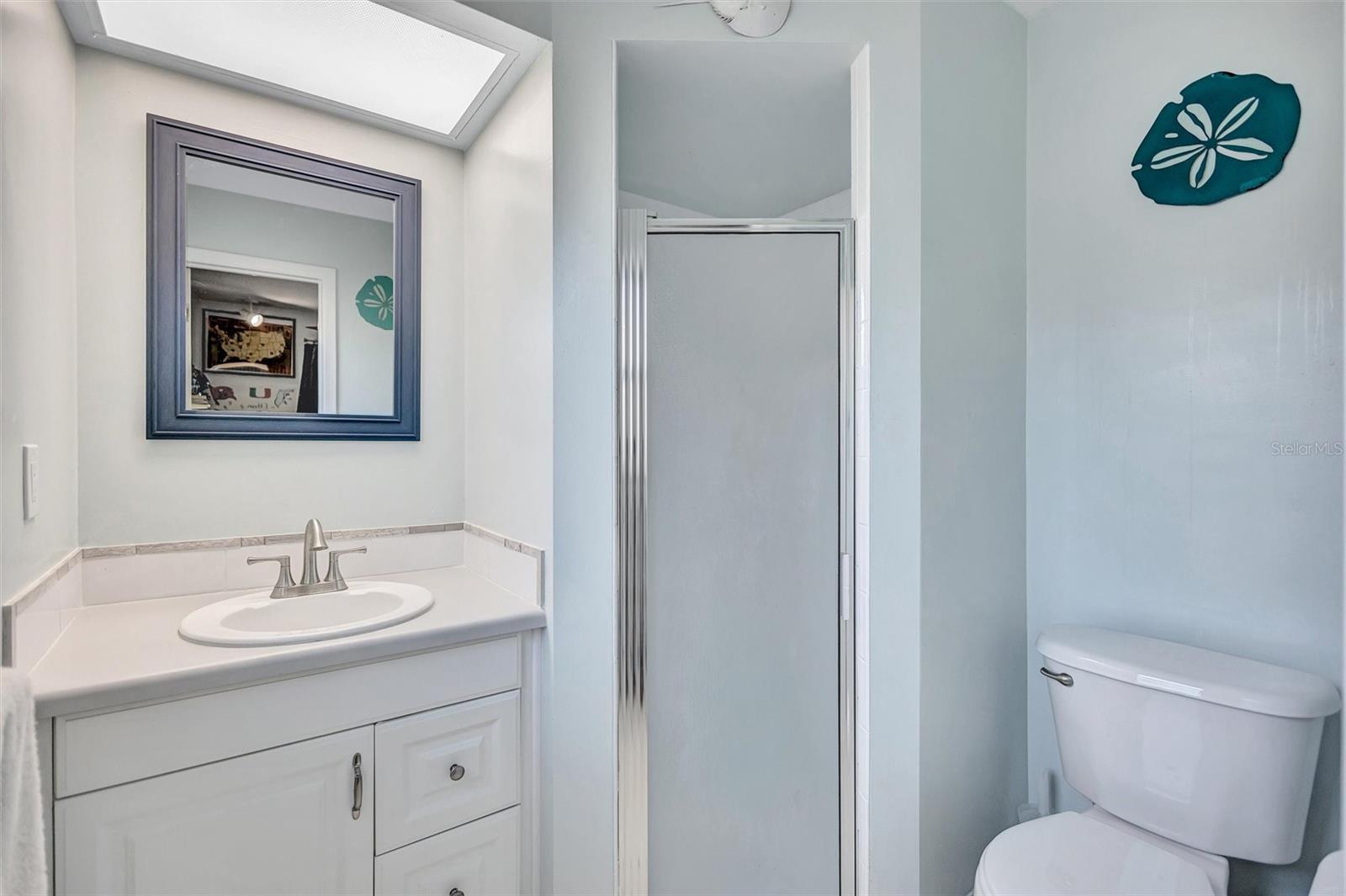 Image 17 of 53 For 4400 Beach Drive Se