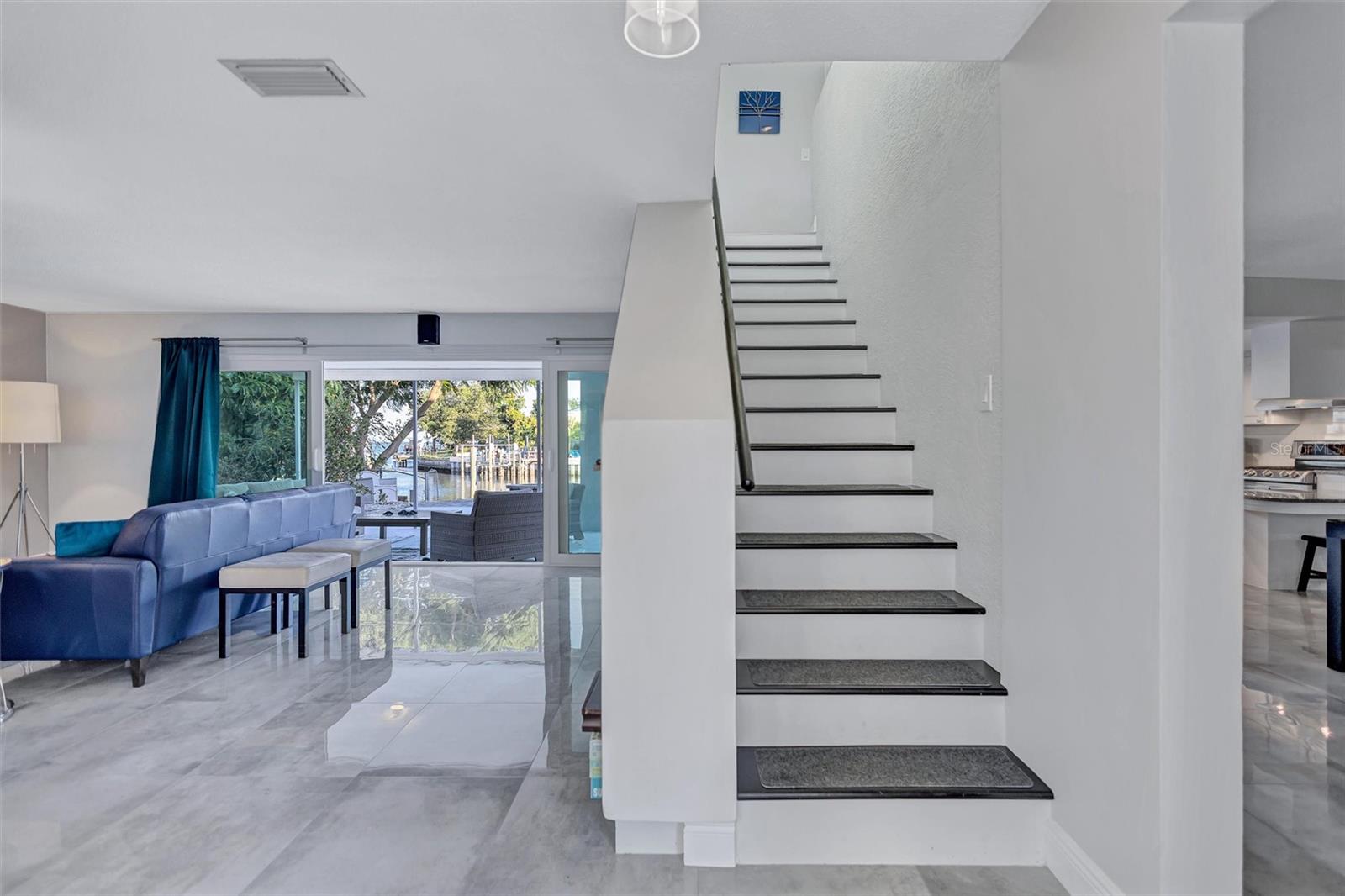 Image 21 of 53 For 4400 Beach Drive Se