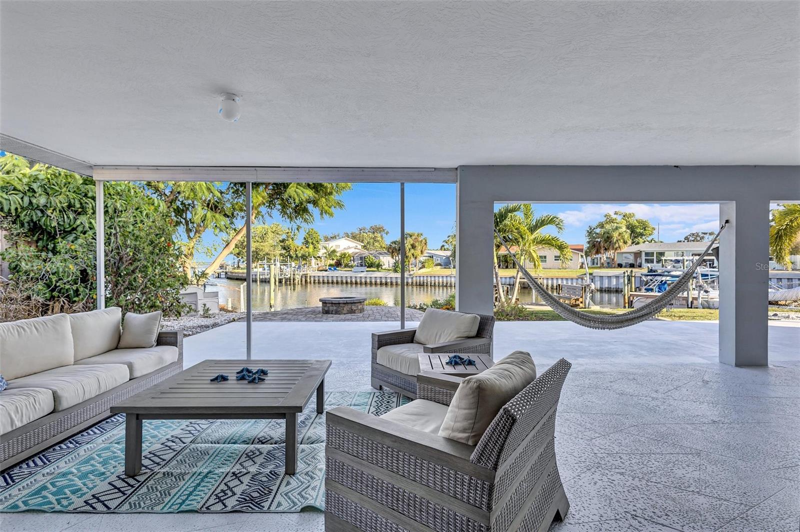 Image 35 of 53 For 4400 Beach Drive Se