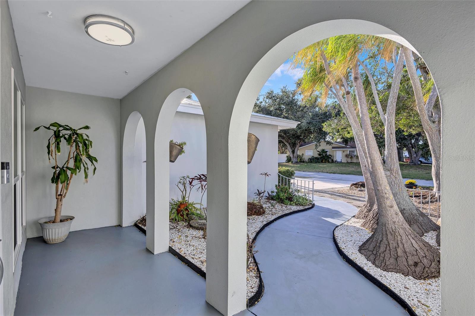 Image 4 of 53 For 4400 Beach Drive Se