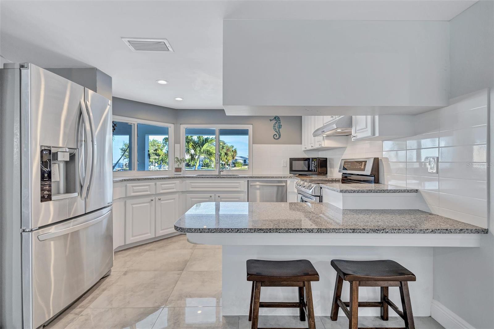 Image 9 of 53 For 4400 Beach Drive Se