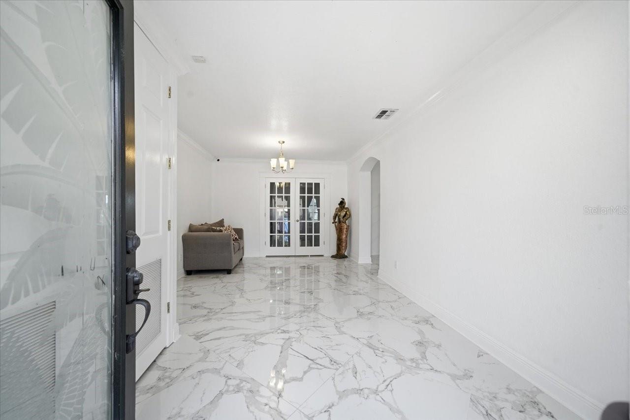 Listing photo id 12 for 505 Lakeside Drive