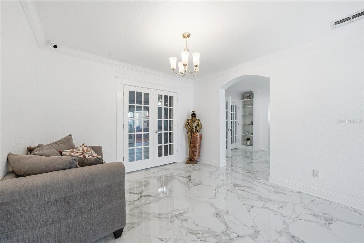 Listing photo id 14 for 505 Lakeside Drive