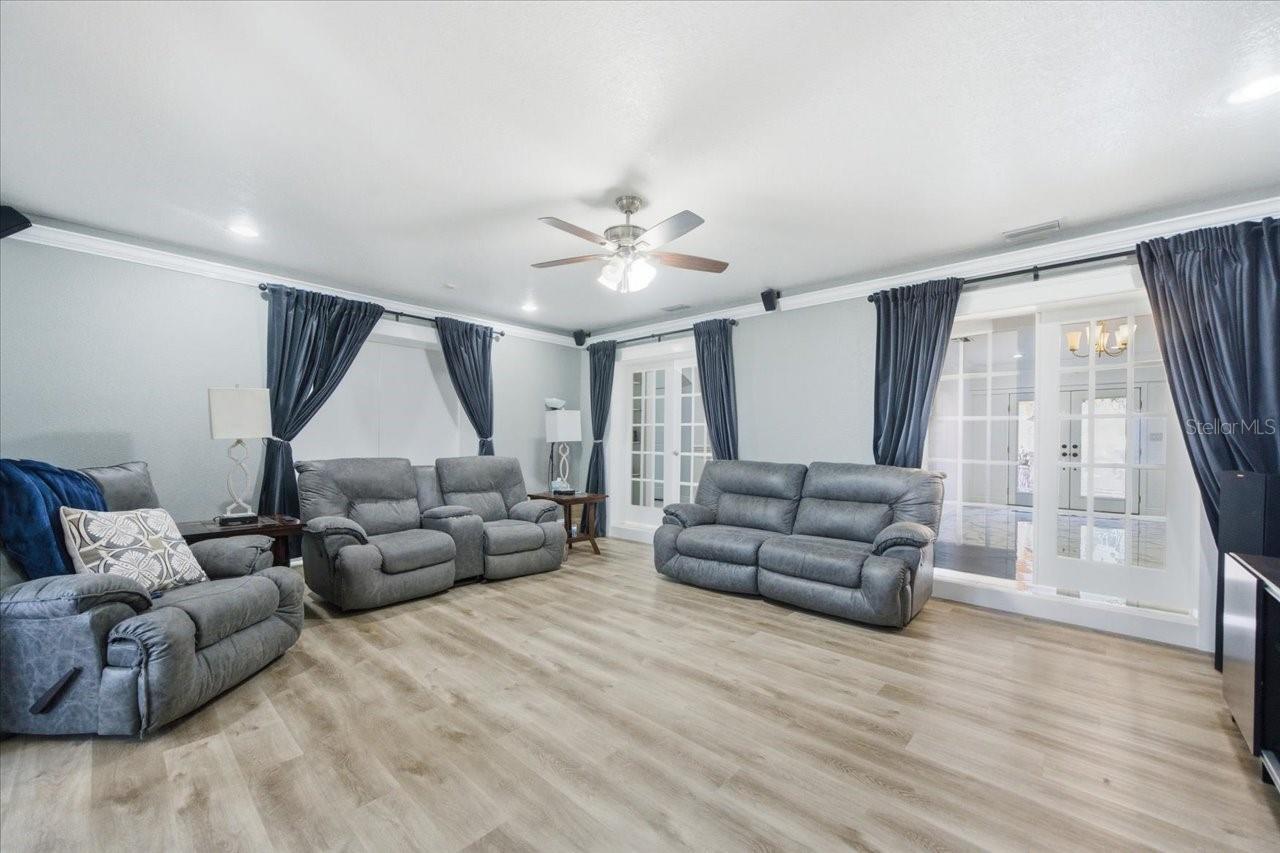 Listing photo id 18 for 505 Lakeside Drive