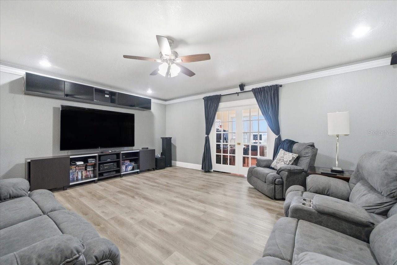 Listing photo id 19 for 505 Lakeside Drive