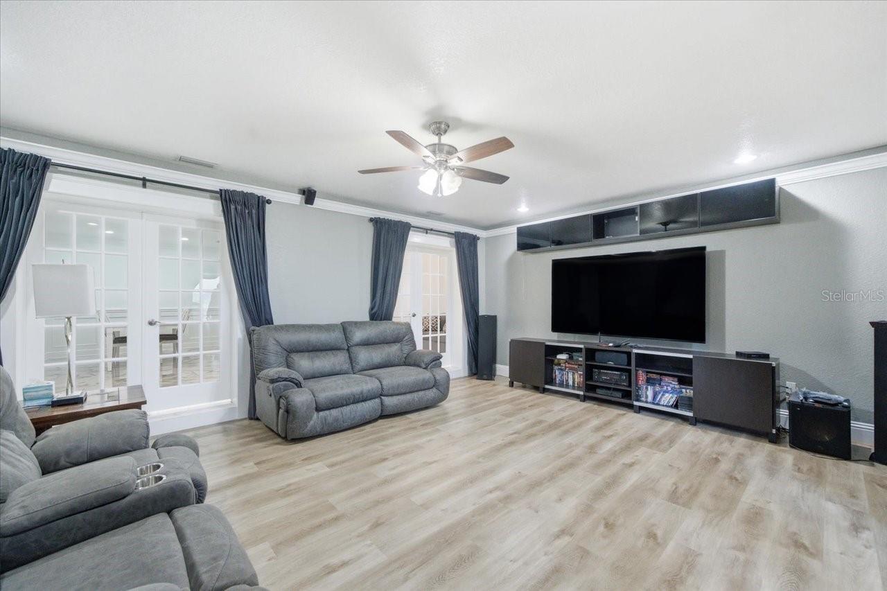 Listing photo id 20 for 505 Lakeside Drive