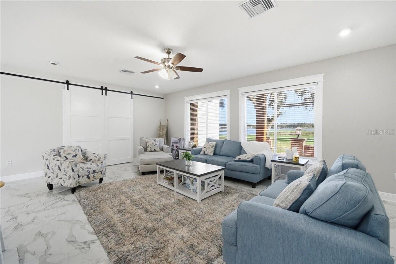 Listing photo id 21 for 505 Lakeside Drive