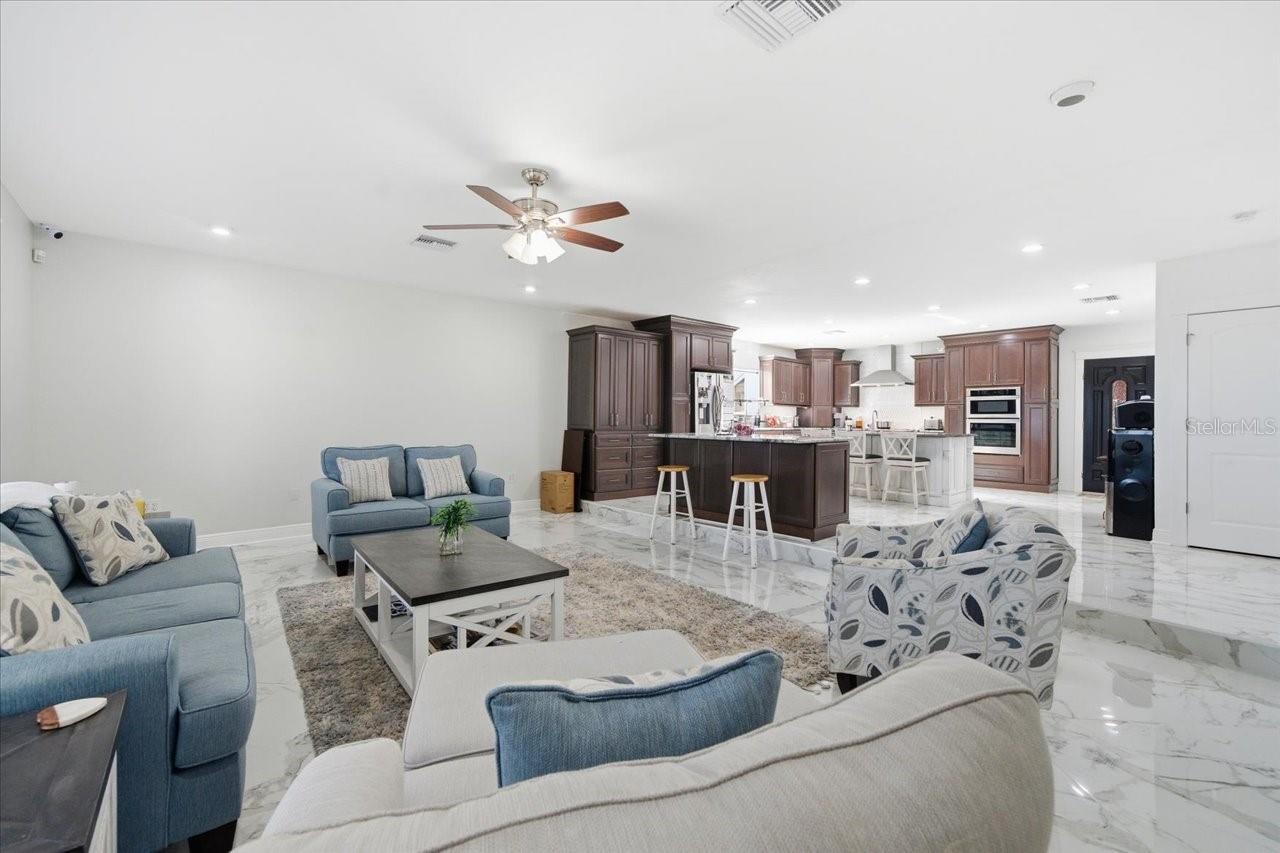 Listing photo id 23 for 505 Lakeside Drive