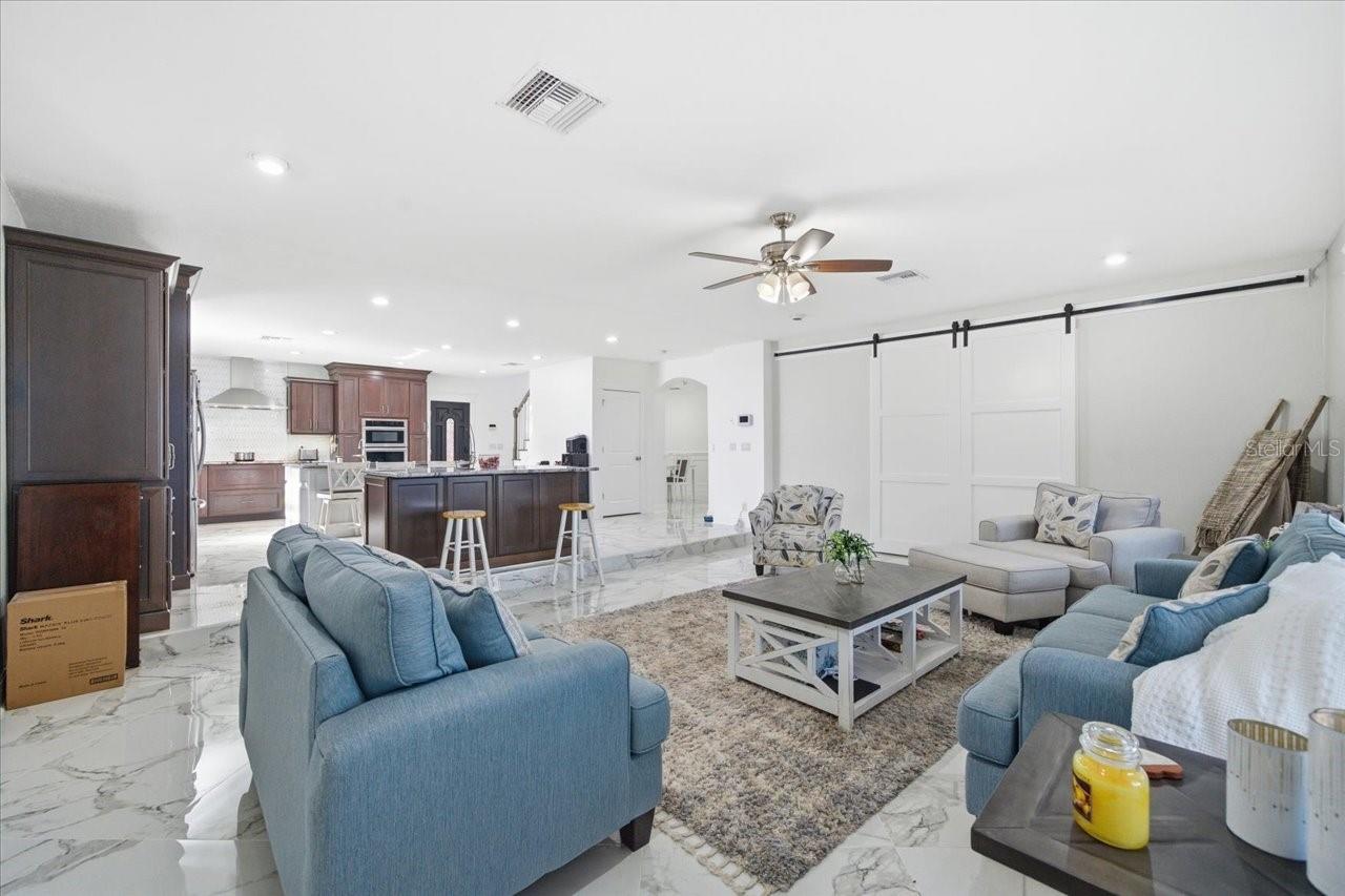 Listing photo id 24 for 505 Lakeside Drive