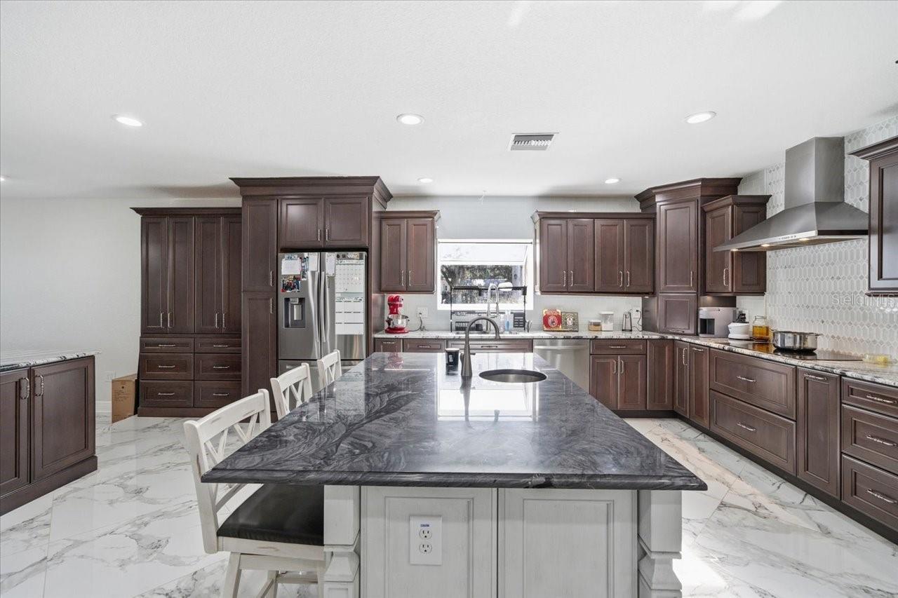 Listing photo id 29 for 505 Lakeside Drive