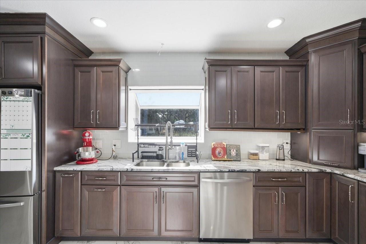 Listing photo id 31 for 505 Lakeside Drive