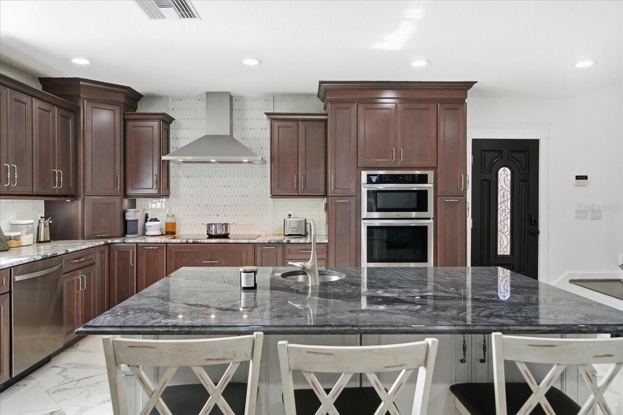 Listing photo id 34 for 505 Lakeside Drive