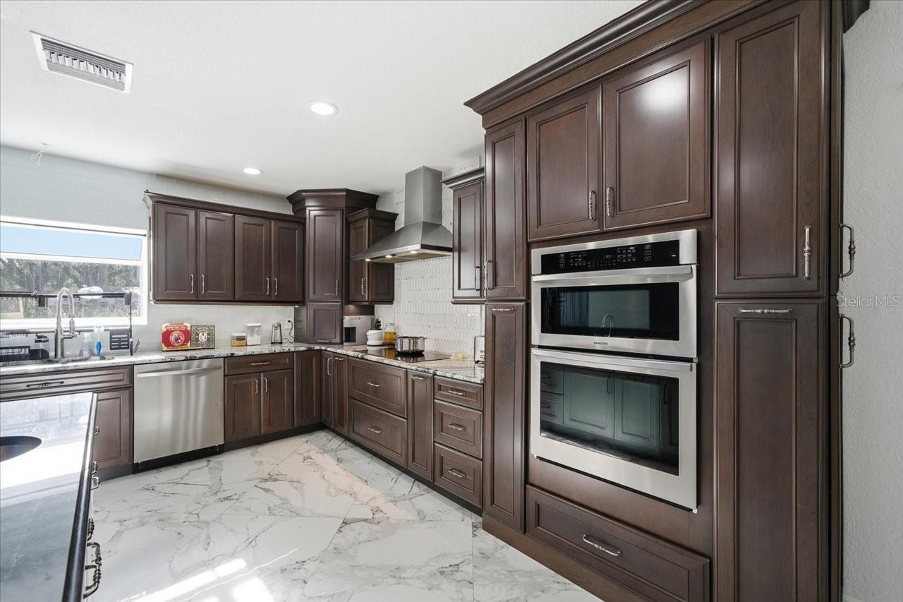 Listing photo id 37 for 505 Lakeside Drive