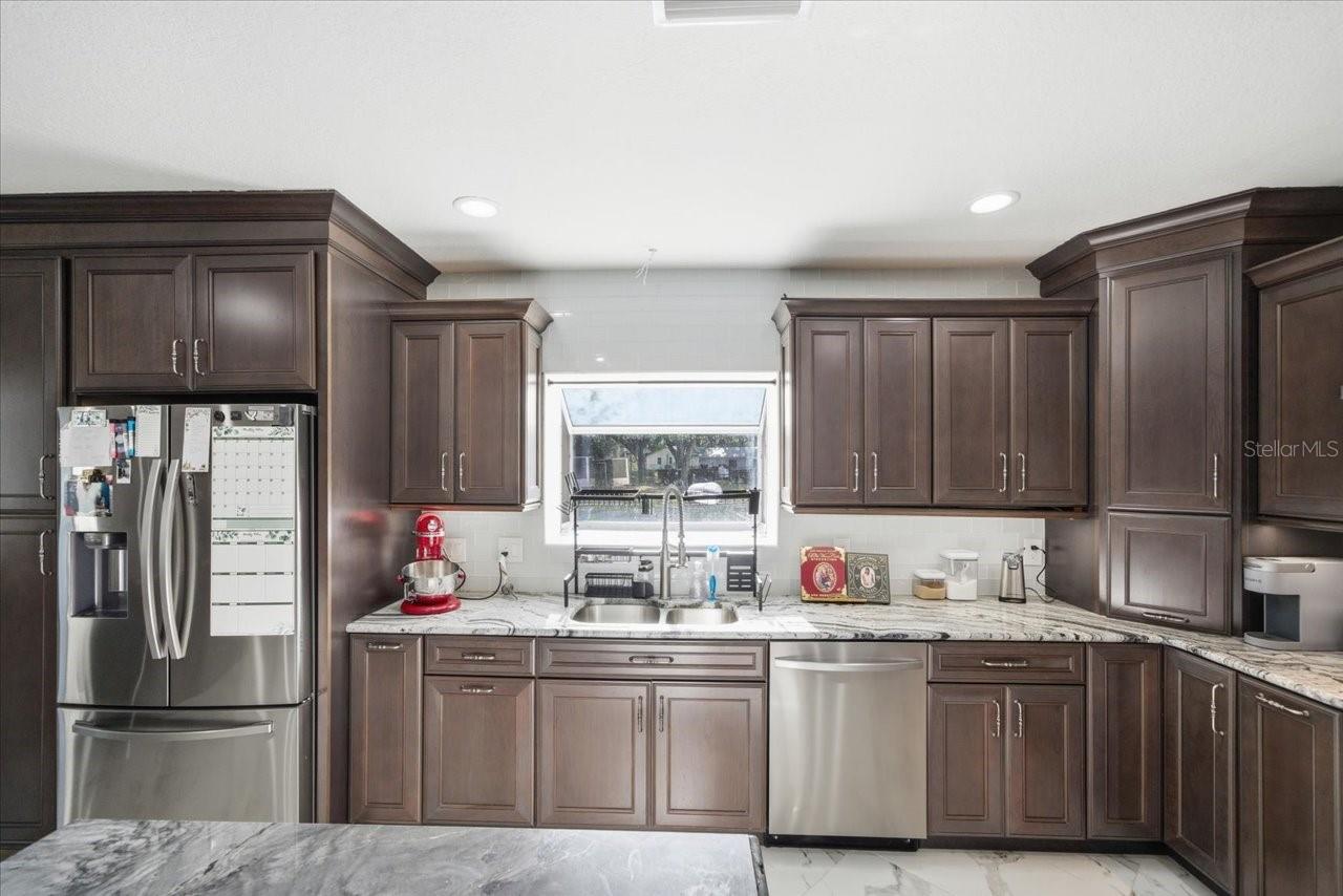 Listing photo id 38 for 505 Lakeside Drive