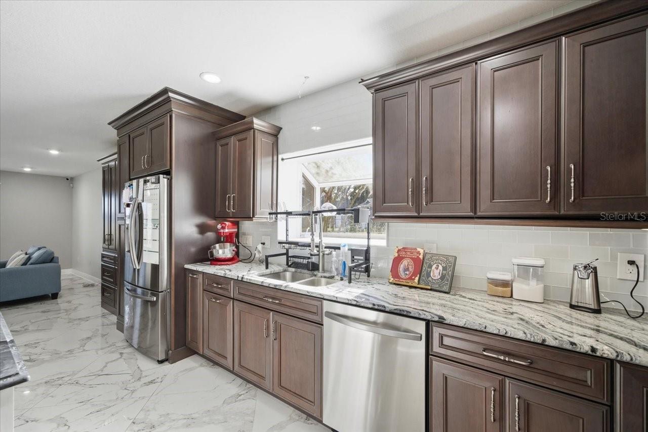 Listing photo id 39 for 505 Lakeside Drive