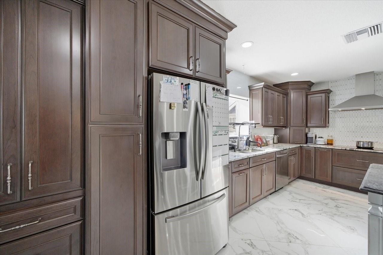 Listing photo id 40 for 505 Lakeside Drive